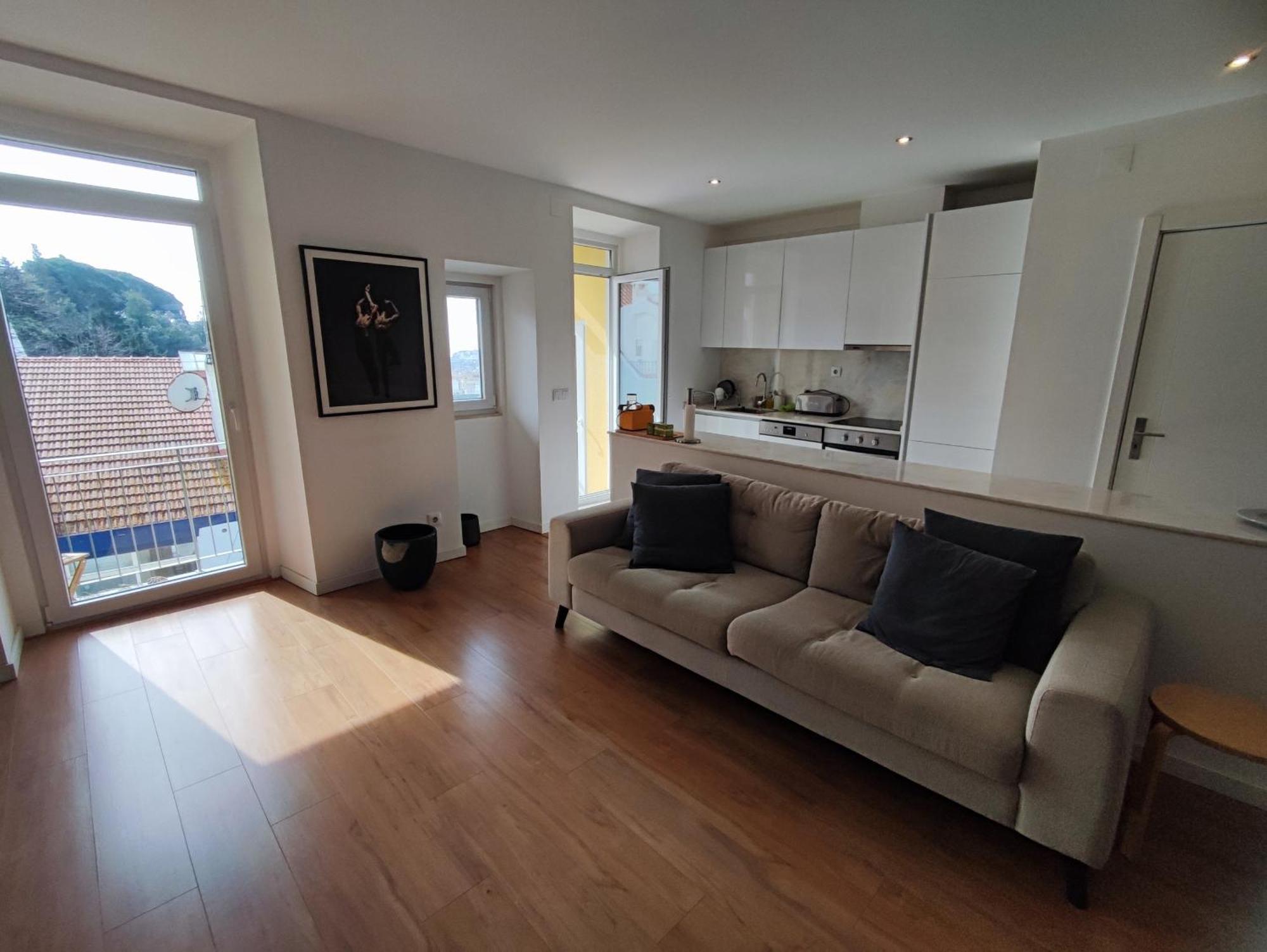 T1 Balcony W River Views, R Cardiff, Lissabon
