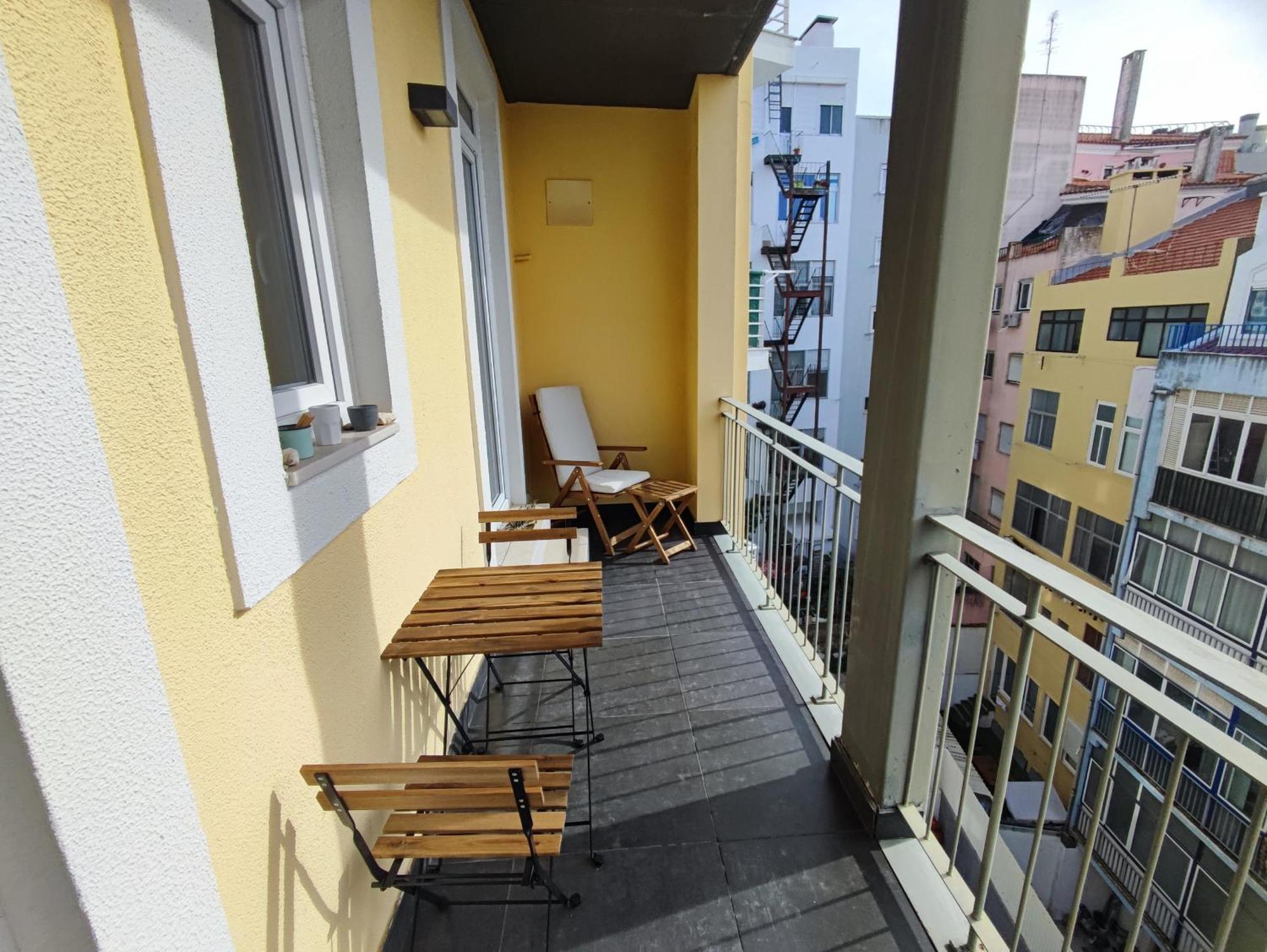 T1 Balcony W River Views, R Cardiff, Lissabon